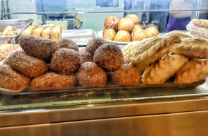 Vegan sesame balls, fried buns, curry puff, carrot cake etc at SIN - Yin Sun Snack - T1 in East Singapore