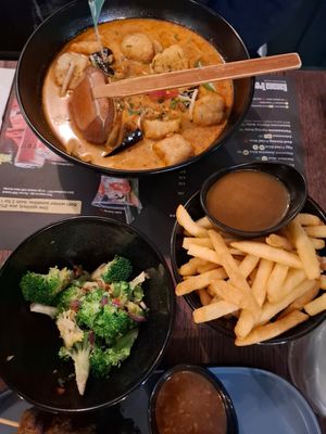 Laksa, broccoli and katsu chips at Banana Tree in Bath