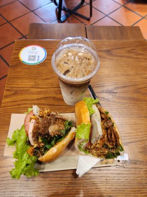 Bánh đặc biệt 66k, cafe sữa đậu 38. Nhân bánh không có nấm nên chỉ cho 7/10 điểm thôi. at Bánh Mì Xanh in Ho Chi Minh City