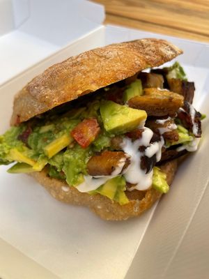 Sandwich de Ciabatta con no-Pollo vegano y Aguacate at Natury in Barcelona