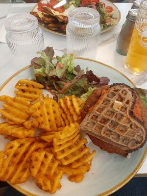Burger vegan at Sweety Restaurant in Saint-marcel