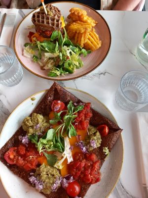 Vegan burger and vegan galette at Sweety Restaurant in Saint-marcel