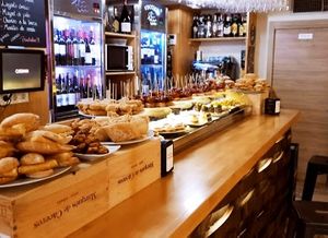 Barra del bar at Envero in Logrono