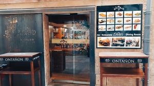 Entrada del bar-restaurante Envero at Envero in Logrono