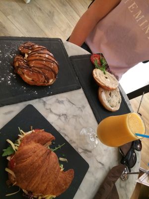 Our brunch all together (minus one smoothie) at Bagel in Mallorca