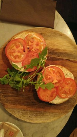 vegan bagel with cream cheese and tomato at Bagel in Mallorca