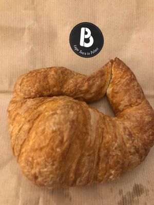 A perfect vegan croissant at Bagel in Mallorca