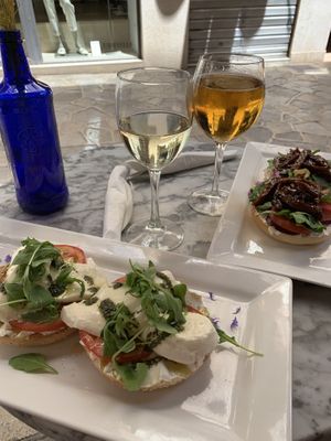 Mozzarella bagel and teriyaki seitan. Wine and beer. at Bagel in Mallorca