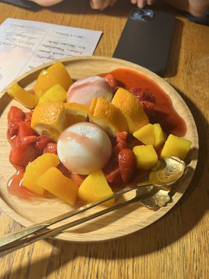 Mochi-Eis  at MẸ OI - Restaurant & Bar in Jena