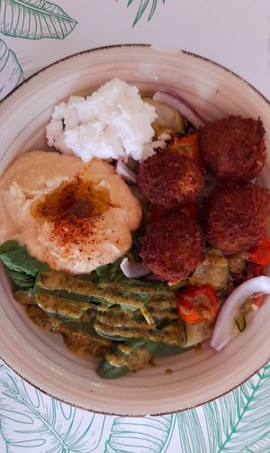 Quinoa Salad with added chickpea balls as protein at Jardim Natural Food in Sao Miguel