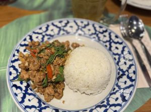 Vegan pad kra pao - Ros' Niyom (Silom Complex), Bangkokk  at Ros' Niyom - Silom Complex in Bangkok