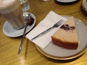 Poppyseed-Cheesecake (vegan) at Banyan in Cologne