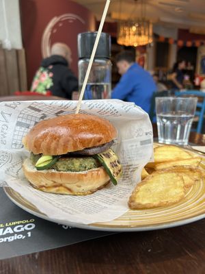 Green oat burger with grilled vegetables and dried tomatoes  at La Compagnia del Luppolo in Parabiago
