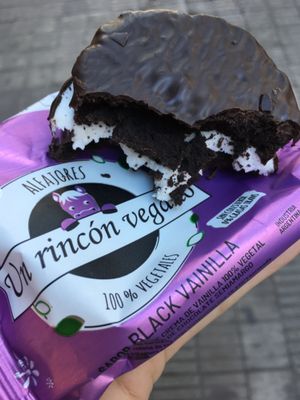 BEST ALFAJOR EVER at Punto Mercado Holistico in Rosario