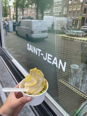 Amazing pistachio soft serve. Would prefer a tad less sweet at Saint-Jean Deli in Amsterdam