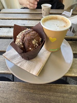 Muffin alla banana con cappuccino vegetale  at Radici Bakery in Santangelo In Villa-giglio