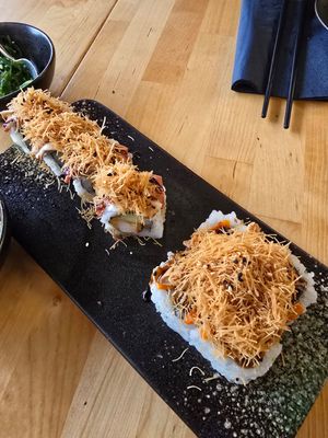 Crunchy chickn pieces and flamed beacon roll at NORI | Vegan Sushi - Wok in Rotterdam
