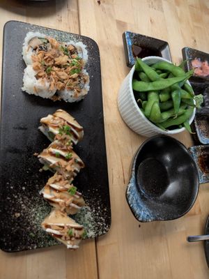 Flamed 'beef', crunchy chili "chikn' and edamame at NORI | Vegan Sushi - Wok in Rotterdam