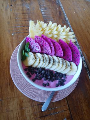 Smoothie bowl at Barefoot Blondie in 