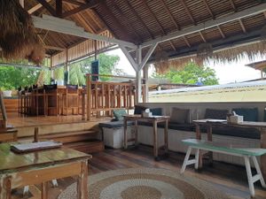  at Barefoot Blondie in 