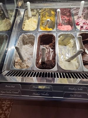 the upper three sorbets and the cashew caramel and chocolate are vegan at Isle of Gelato - Ella in Ella