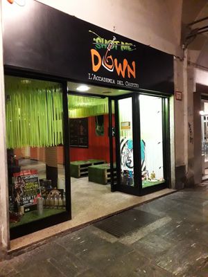 L'entrata at Shot Me Down in Pavia