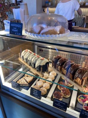 Vetrina dolci  at Julietta Pastry and Lab in Rome