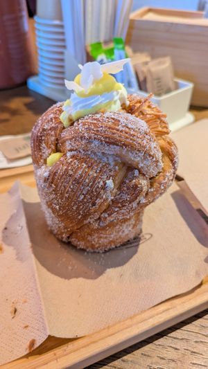 Cruffin cocco e limone at Julietta Pastry and Lab in Rome