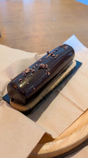 Mono al cioccolato, pere e cardamomo at Julietta Pastry and Lab in Rome