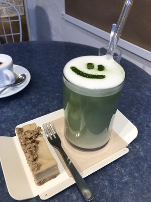  Hot matcha and apple pie Epique raw slice  at Neosociety Munich in Munich