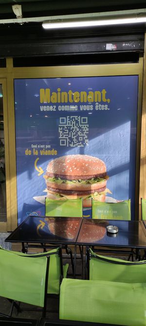 Request your meal with this QR code and receive it in this address at Dr Seed in Paris