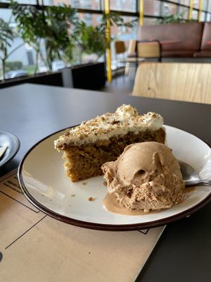 Carrot cake w chocolate ginger icecream 9/10  at Herbívoro - La Felicidad  in Bogota