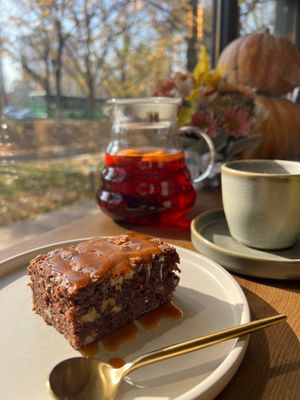 Брауни с апельсиновой карамелью at Olivka in Almaty