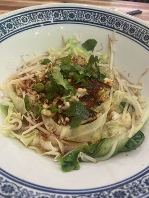 E7 Tsula Tsula Chilli Noodles veganised HUGR serving for 12€ (24.11.23)  at Chin Burger 秦堡 in Cologne