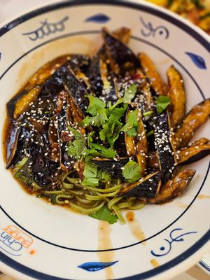 Spinach noodles with eggplant at Chin Burger 秦堡 in Cologne