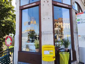 Exterior at Utopia Coffee in Geneva