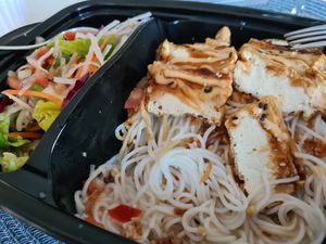 To go Gericht Nr. 29 - gebackener Tofu mit Reisnudeln at Saigon in Timmendorfer Strand