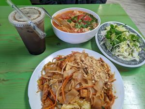Pad Thai and bun rieu at Van Hanh Restaurant in Portland