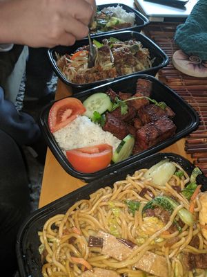 To go order during pandemic at Van Hanh Restaurant in Portland