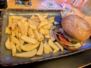 Beyond Burger mit Pommes und Coleslaw at Gasthaus Schweitzer in Kerpen