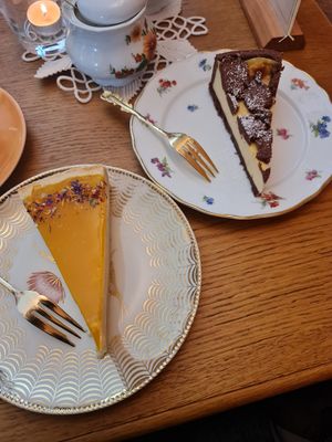 Veganer Käsekuchen mit Mangospiegel + Zupfkuchen mit Quark at Zeiten & Wunder in Bamberg