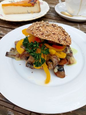 Sandwich de setas, pimiento y queso fundido at Zeiten & Wunder in Bamberg