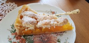 Pfirsichstreuselkuchen at Zeiten & Wunder in Bamberg