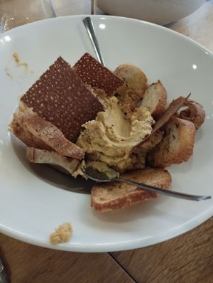 Hummus at Les Albatros in La Baule-escoublac