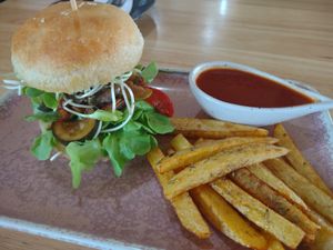 Bbq burger 👍🏽 jackfruit and veggie at SHAKA - Sairee in Koh Tao