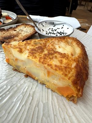 Homemade vegan tortilla at Berguna Gluten Free in Valencia