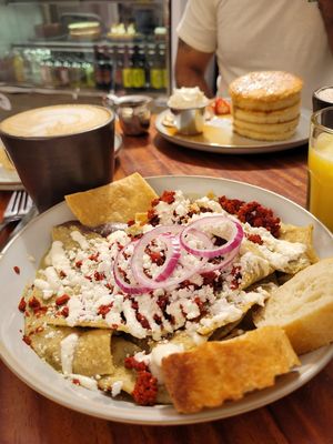 Chilaquiles verdes con chorizo at Café Vegetal - Coyoacán in Mexico City