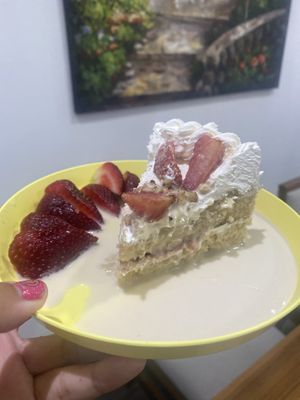 Preparador en casa con más fresas 🍓😛 Amazing!!!!  at Café Vegetal - Coyoacán in Mexico City