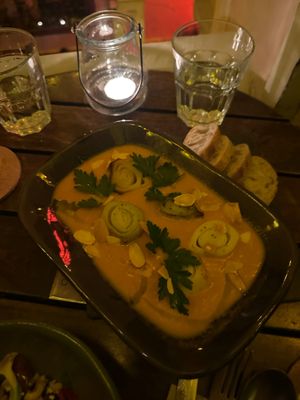 Roasted leeks with garlic chips  at Alquímico in Cartagena