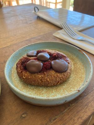 Cookie de chocolate e framboesa at Mana'o Bowls in Florianopolis